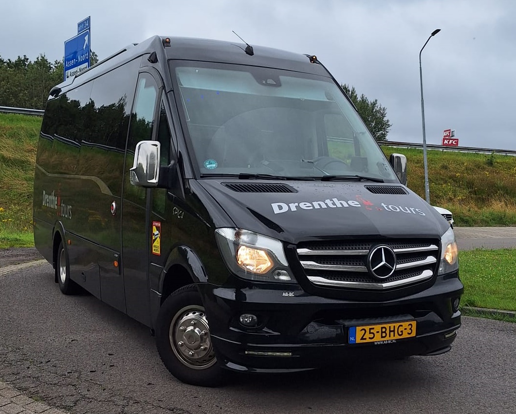 15-persoons VIP touringcar